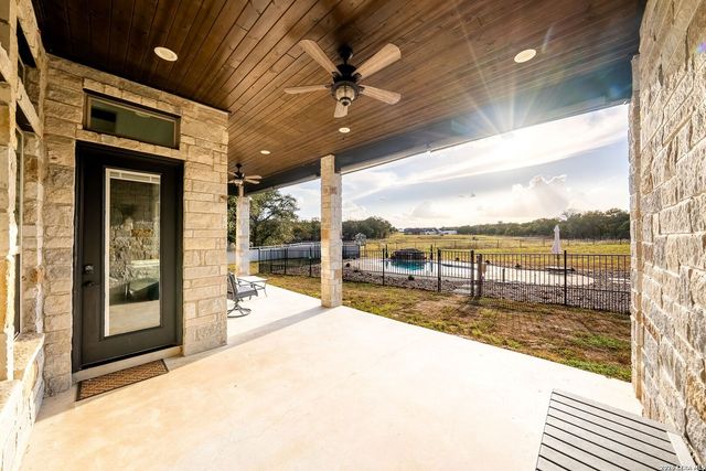 109 Owen Ridge Dr, La Vernia, TX 78121