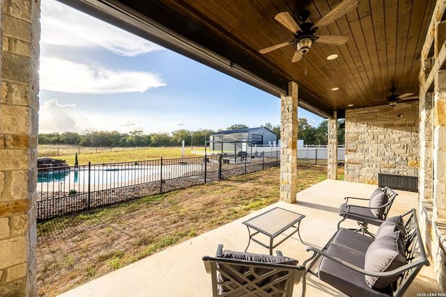 109 Owen Ridge Dr, La Vernia, TX 78121