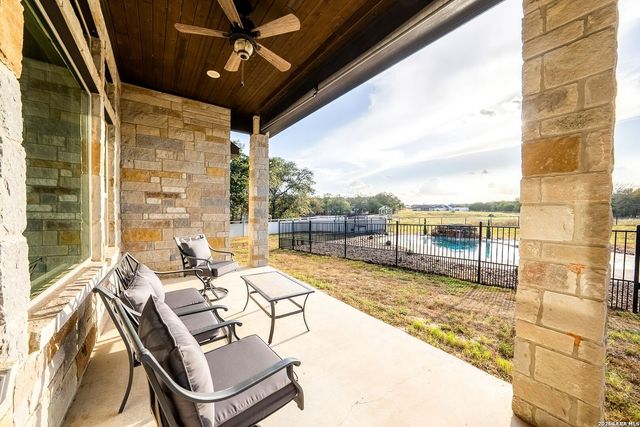 109 Owen Ridge Dr, La Vernia, TX 78121