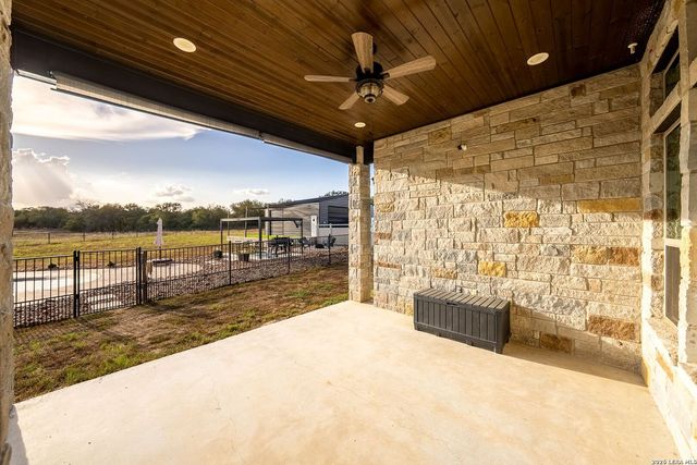 109 Owen Ridge Dr, La Vernia, TX 78121
