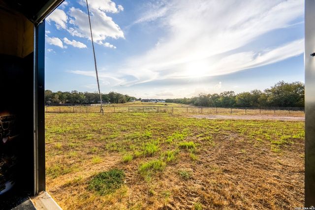 109 Owen Ridge Dr, La Vernia, TX 78121