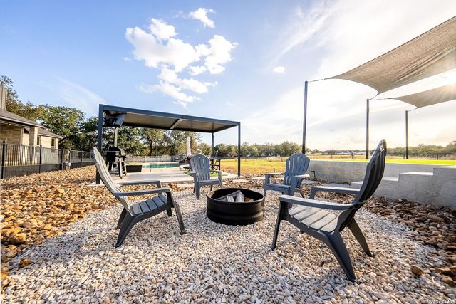 109 Owen Ridge Dr, La Vernia, TX 78121