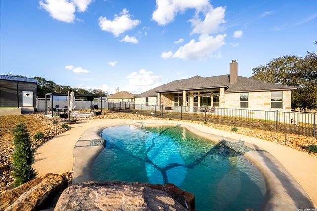 109 Owen Ridge Dr, La Vernia, TX 78121