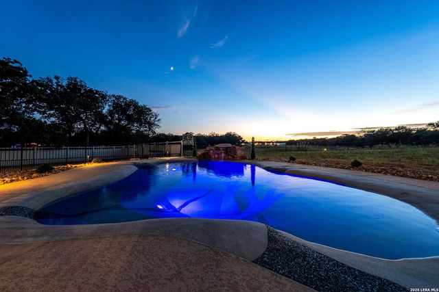 109 Owen Ridge Dr, La Vernia, TX 78121