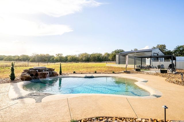 109 Owen Ridge Dr, La Vernia, TX 78121