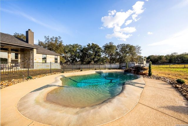 109 Owen Ridge Dr, La Vernia, TX 78121