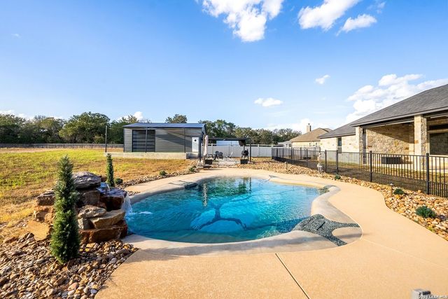 109 Owen Ridge Dr, La Vernia, TX 78121