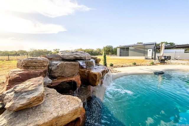 109 Owen Ridge Dr, La Vernia, TX 78121