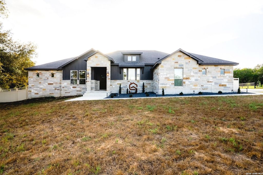 109 Owen Ridge Dr, La Vernia, TX 78121