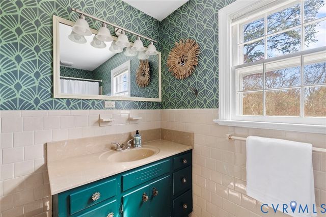 3731 Drakeshire Rd, North Chesterfield, VA 23234