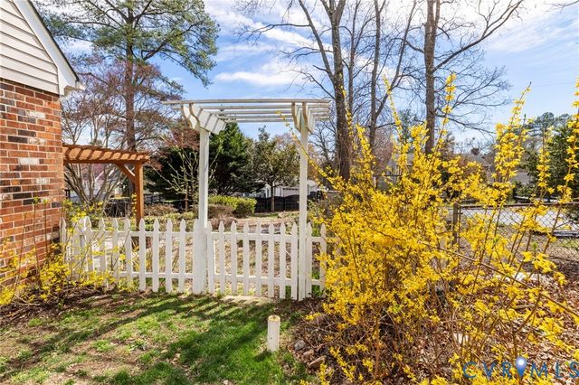 3731 Drakeshire Rd, North Chesterfield, VA 23234