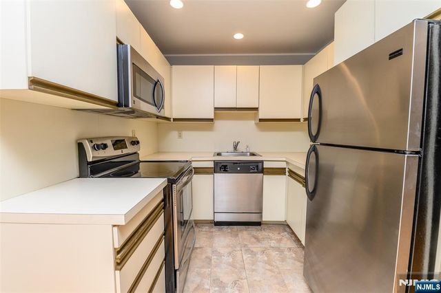 1-15 Coles Avenue 3B, Hackensack, NJ 07601