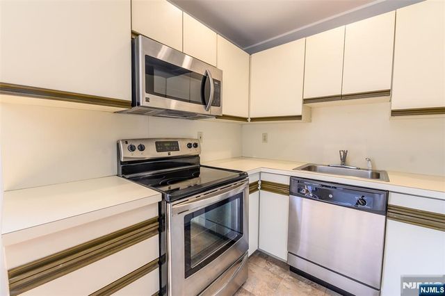 1-15 Coles Avenue 3B, Hackensack, NJ 07601