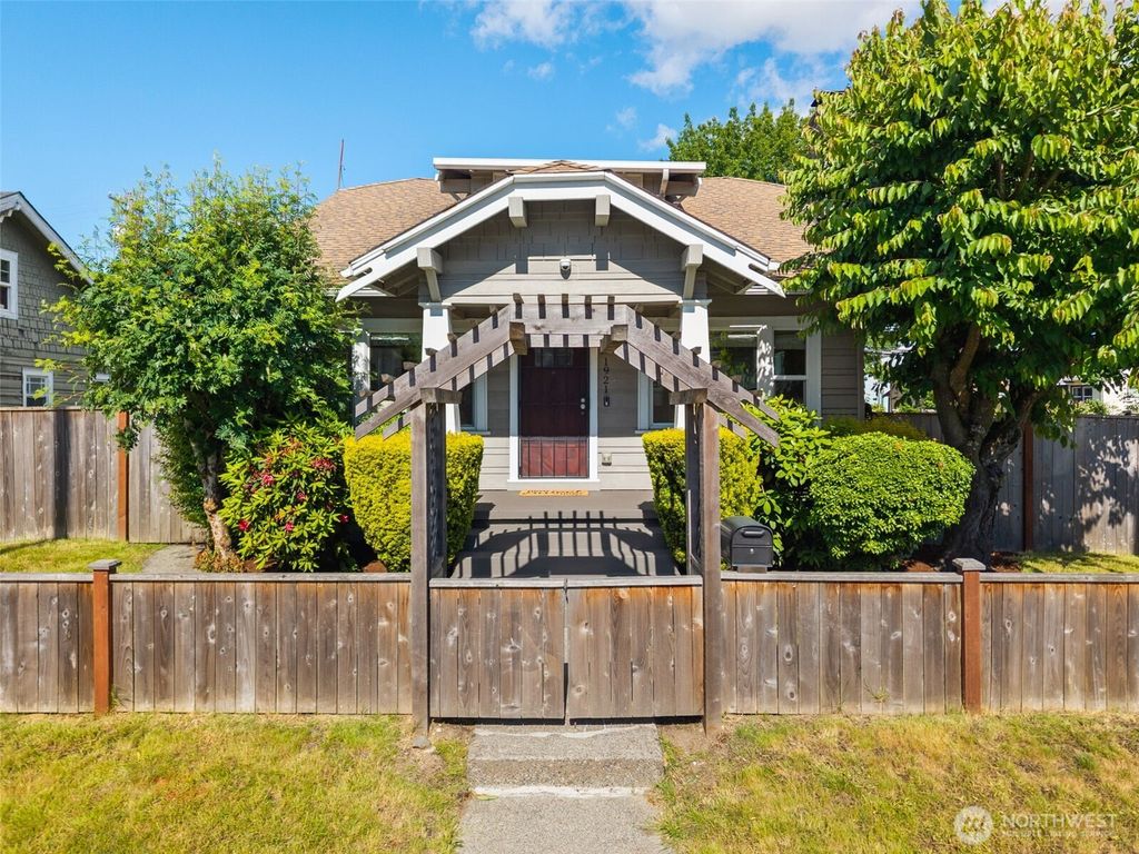 1921 Martin Luther King Jr Wy, Tacoma, WA 98405