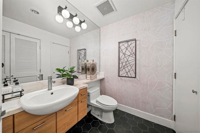 575 6th Ave 804, San Diego, CA 92101