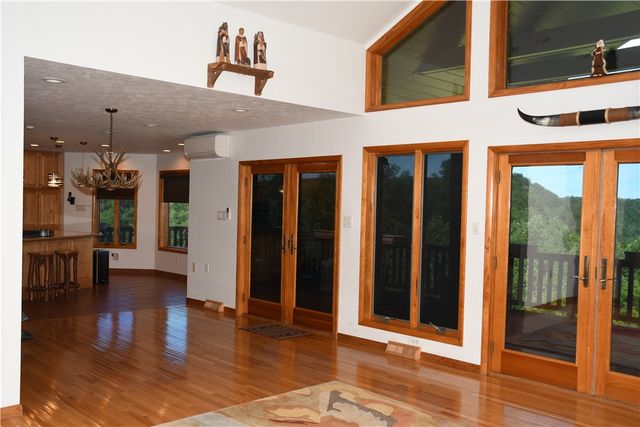 4050 Adelaide Hls, Connellsville, PA 15425
