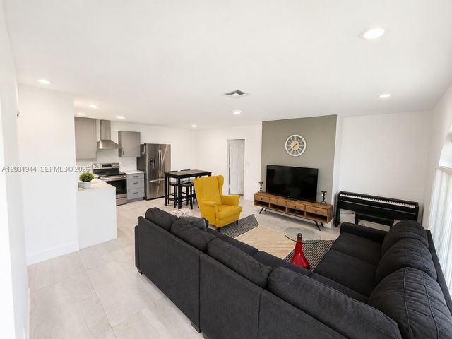 800 NE 2nd Court, Hallandale Beach, FL 33009