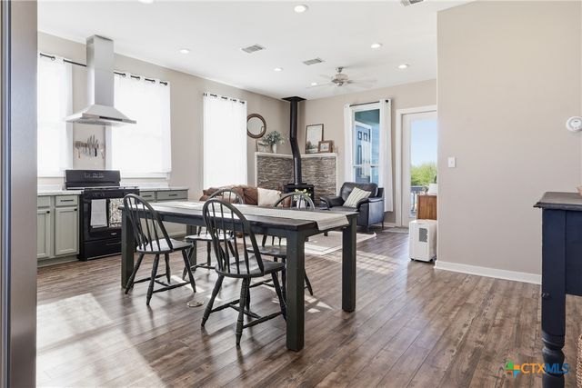 455 Buentello Rd, Victoria, TX 77905