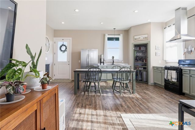 455 Buentello Rd, Victoria, TX 77905