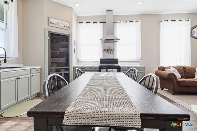 455 Buentello Rd, Victoria, TX 77905