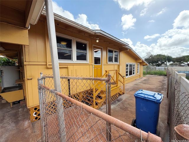 1468 Noelani Street, Pearl City, HI 96782
