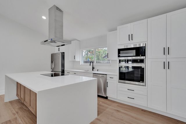 2009 SW 36TH Avenue, Delray Beach, FL 33445