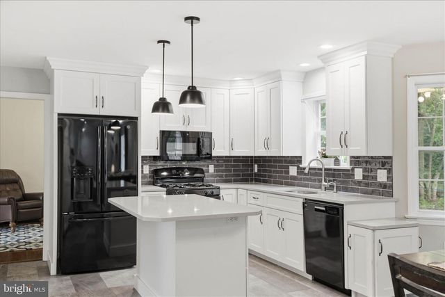 216 JUNIPER DR, Lancaster, PA 17602
