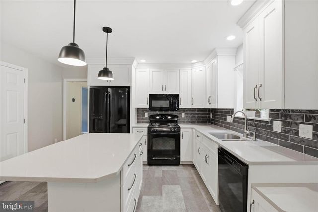 216 JUNIPER DR, Lancaster, PA 17602