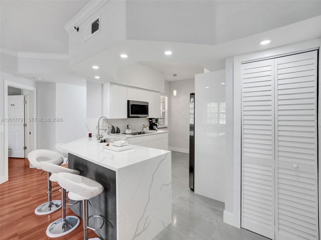 3245 NE 184th Street 13305, Aventura, FL 33160