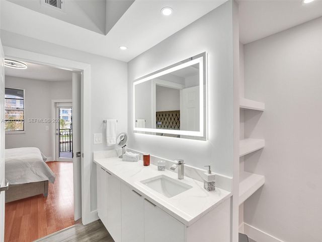3245 NE 184th Street 13305, Aventura, FL 33160