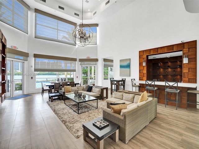 3245 NE 184th Street 13305, Aventura, FL 33160