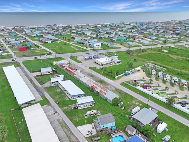 1012 N Stingaree Drive, Crystal Beach, TX 77650