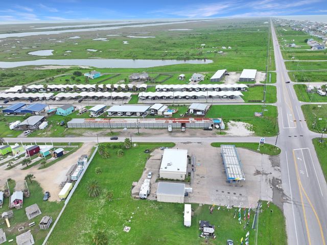 1012 N Stingaree Drive, Crystal Beach, TX 77650