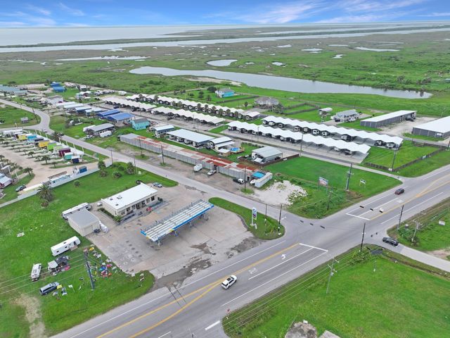 1012 N Stingaree Drive, Crystal Beach, TX 77650