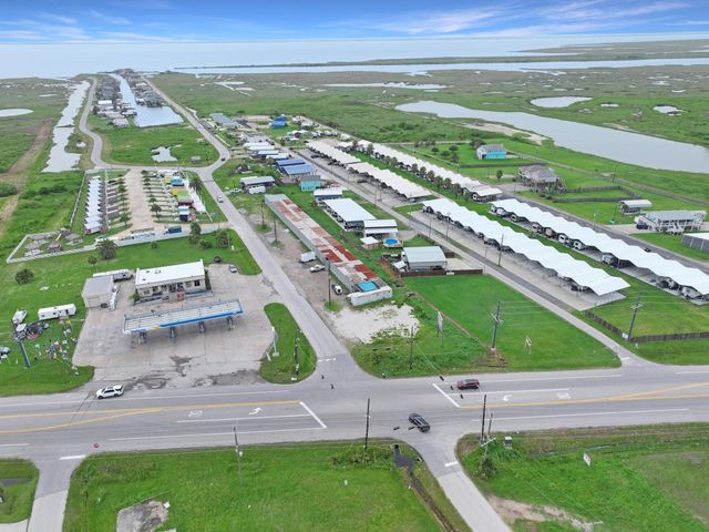 1012 N Stingaree Drive, Crystal Beach, TX 77650