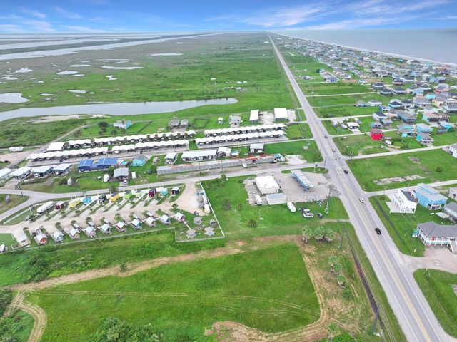 1012 N Stingaree Drive, Crystal Beach, TX 77650