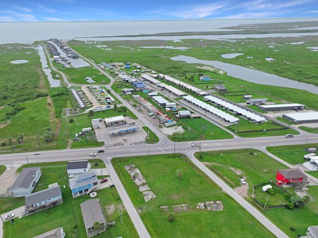 1012 N Stingaree Drive, Crystal Beach, TX 77650