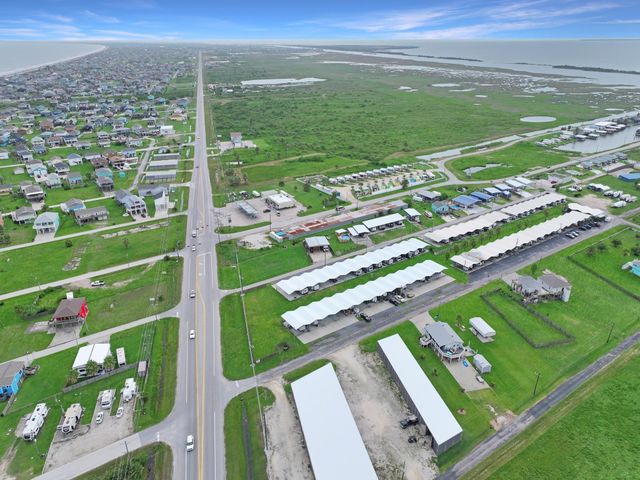 1012 N Stingaree Drive, Crystal Beach, TX 77650