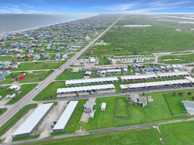1012 N Stingaree Drive, Crystal Beach, TX 77650