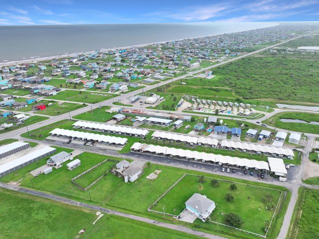 1012 N Stingaree Drive, Crystal Beach, TX 77650