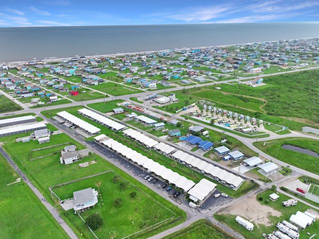 1012 N Stingaree Drive, Crystal Beach, TX 77650