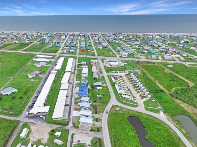 1012 N Stingaree Drive, Crystal Beach, TX 77650