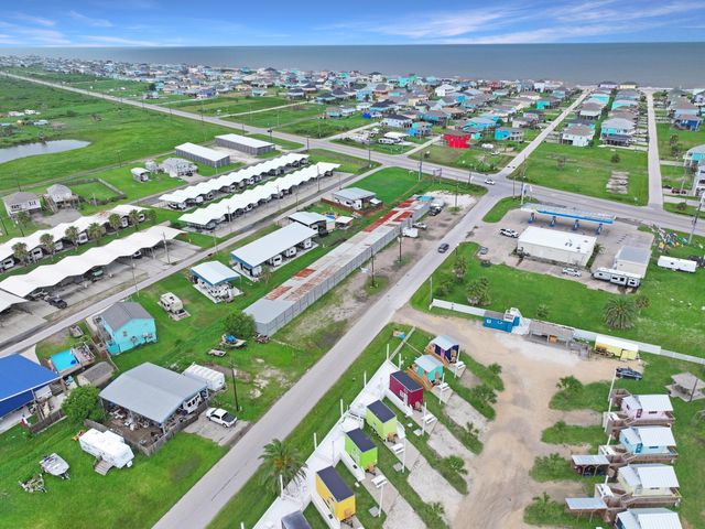 1012 N Stingaree Drive, Crystal Beach, TX 77650