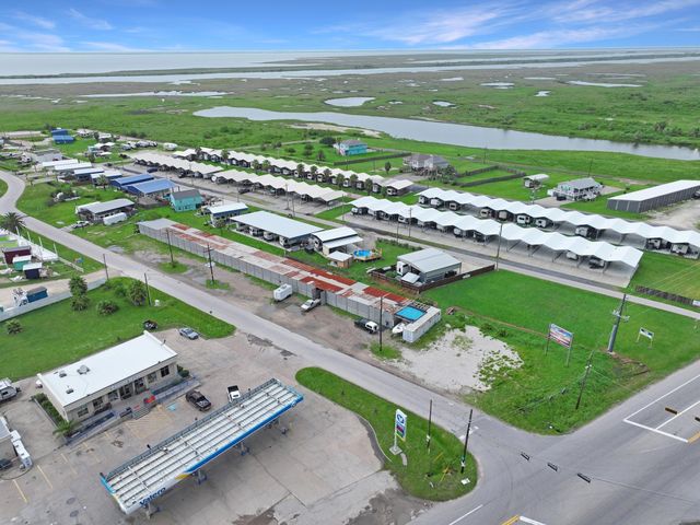 1012 N Stingaree Drive, Crystal Beach, TX 77650