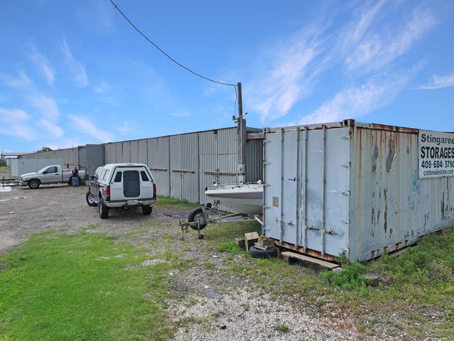 1012 N Stingaree Drive, Crystal Beach, TX 77650