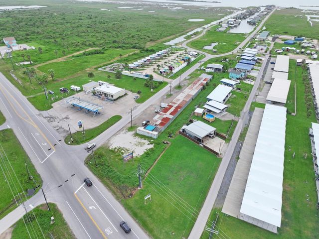 1012 N Stingaree Drive, Crystal Beach, TX 77650