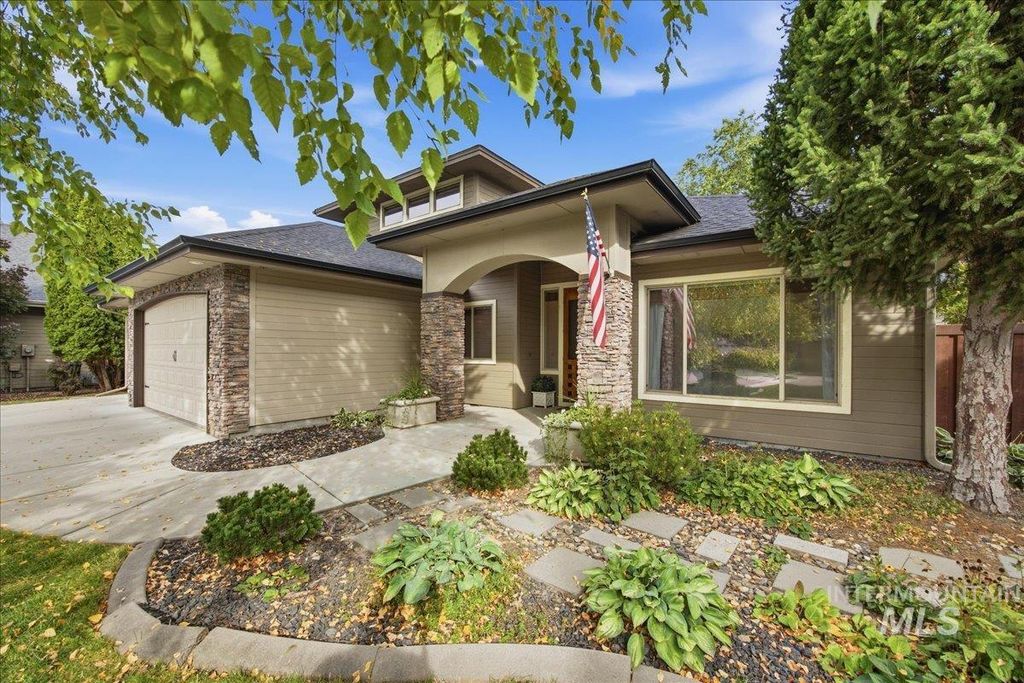 1148 E Redwall Ct, Meridian, ID 83646 photo 2