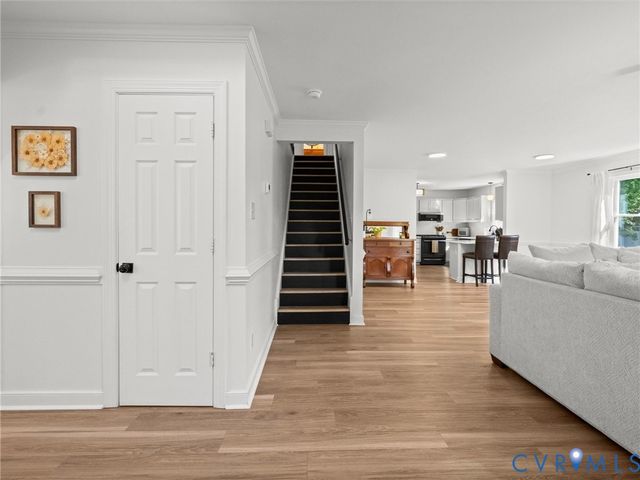 4001 Kings Gate Rd, Chester, VA 23831