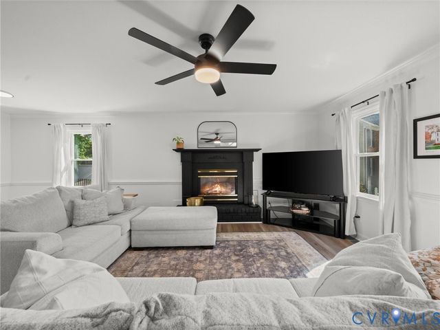 4001 Kings Gate Rd, Chester, VA 23831