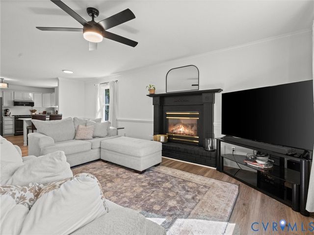 4001 Kings Gate Rd, Chester, VA 23831